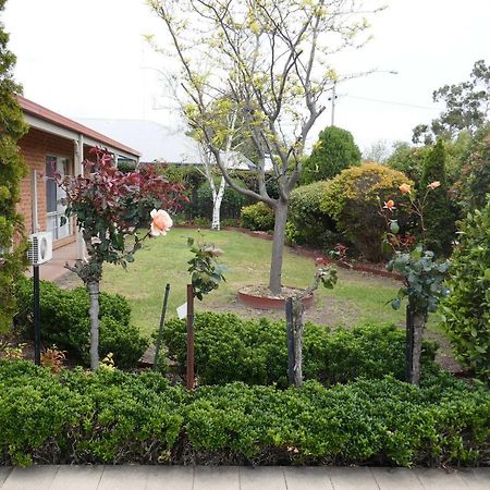 Colonial Motor Inn Bairnsdale Golden Chain Property Extérieur photo