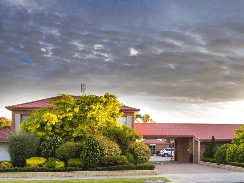 Colonial Motor Inn Bairnsdale Golden Chain Property Extérieur photo