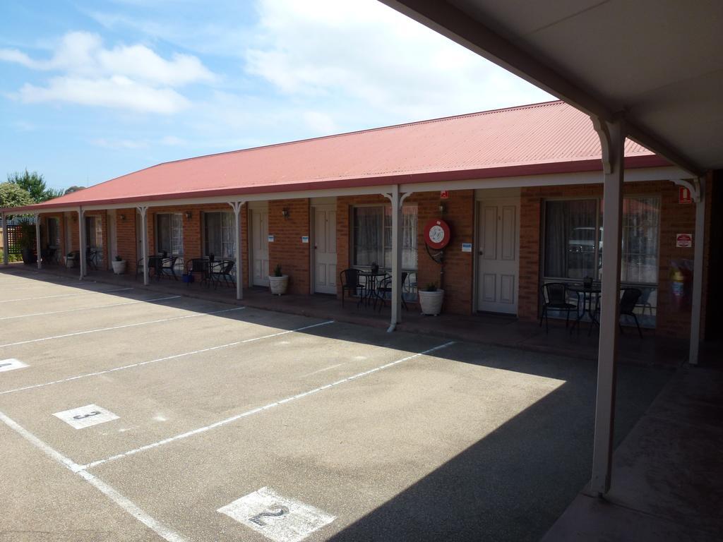 Colonial Motor Inn Bairnsdale Golden Chain Property Extérieur photo