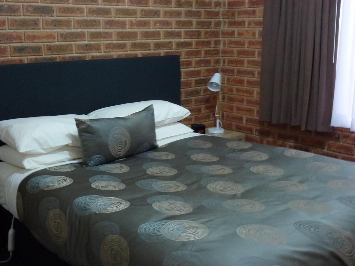 Colonial Motor Inn Bairnsdale Golden Chain Property Extérieur photo