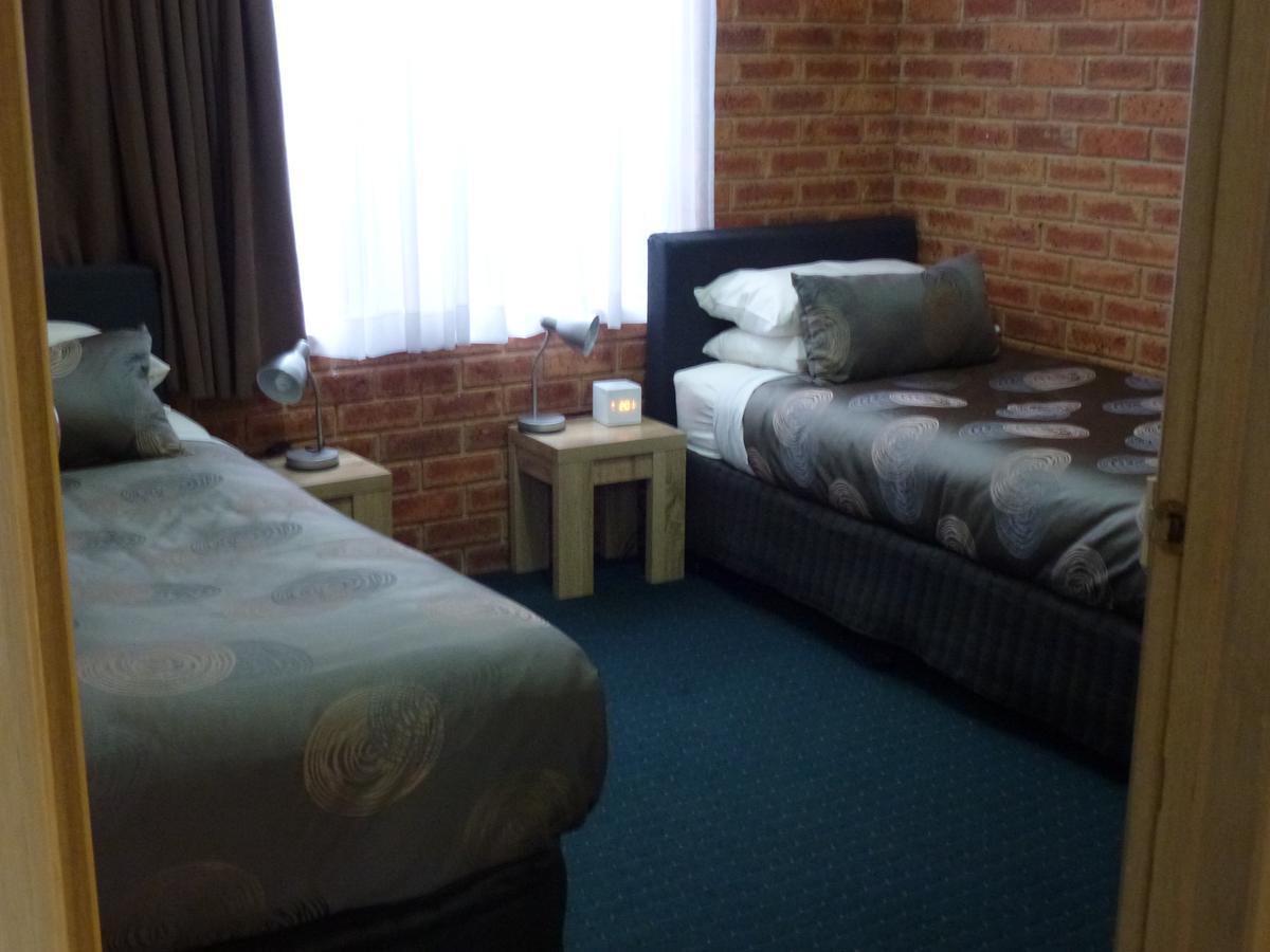 Colonial Motor Inn Bairnsdale Golden Chain Property Extérieur photo