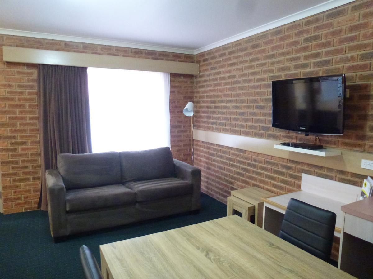 Colonial Motor Inn Bairnsdale Golden Chain Property Extérieur photo