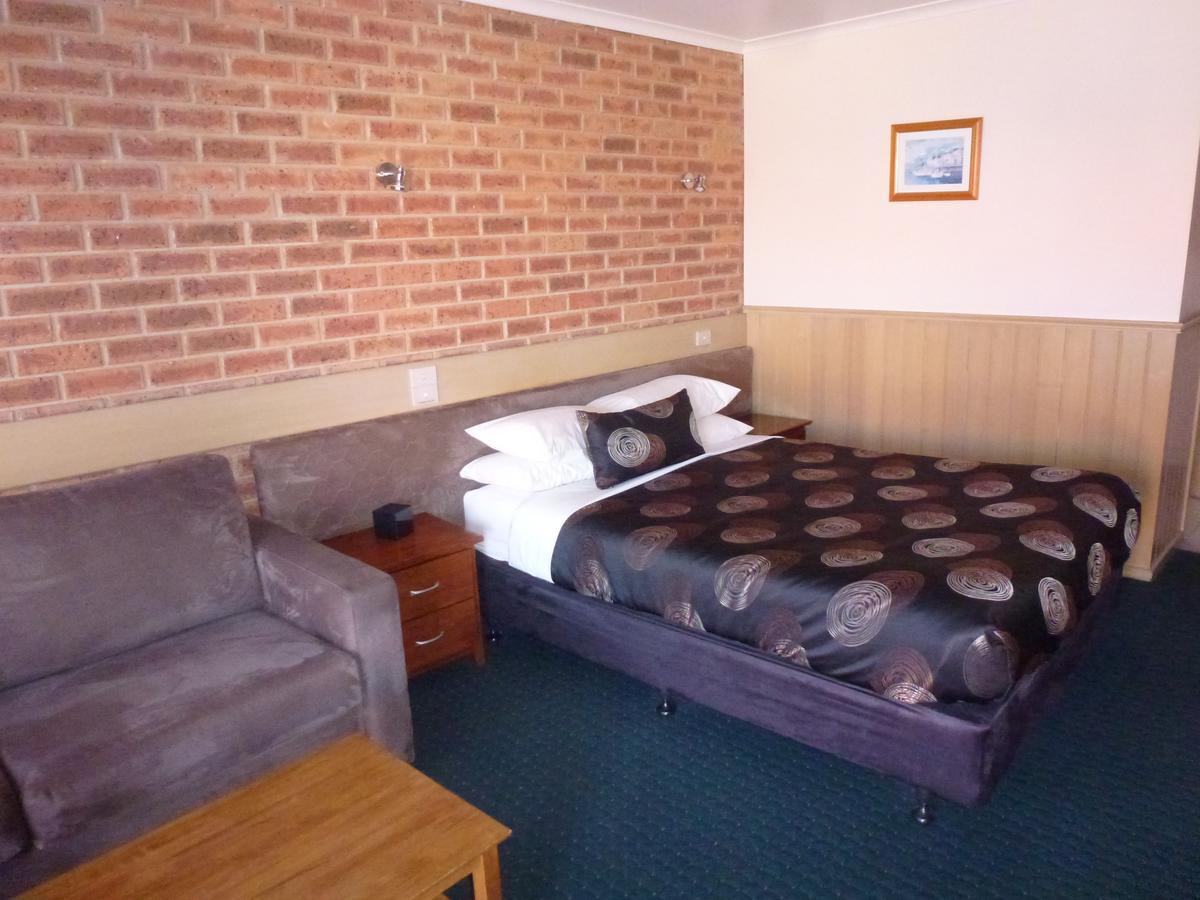 Colonial Motor Inn Bairnsdale Golden Chain Property Extérieur photo