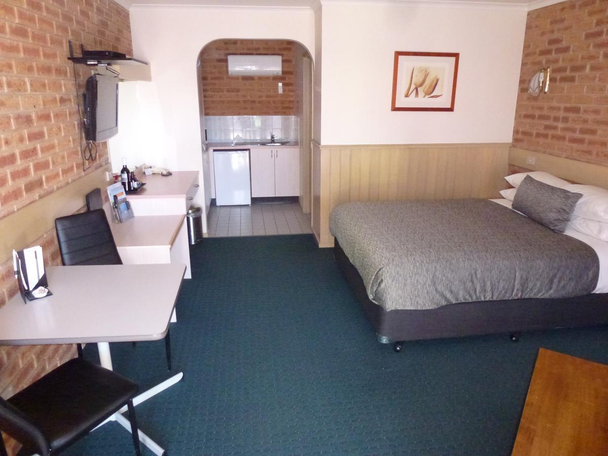 Colonial Motor Inn Bairnsdale Golden Chain Property Extérieur photo