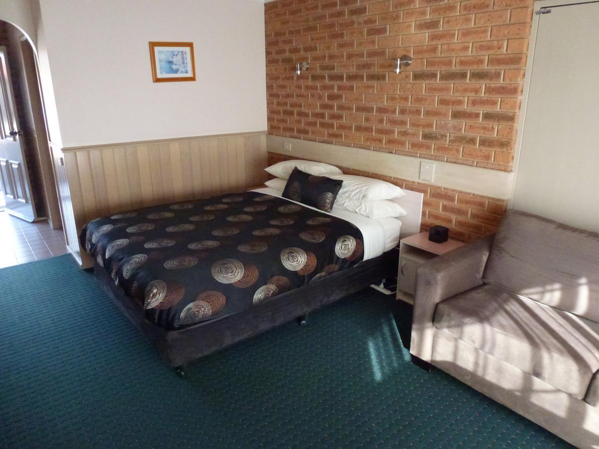 Colonial Motor Inn Bairnsdale Golden Chain Property Extérieur photo
