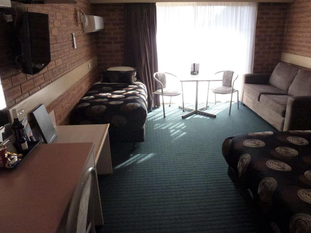 Colonial Motor Inn Bairnsdale Golden Chain Property Extérieur photo