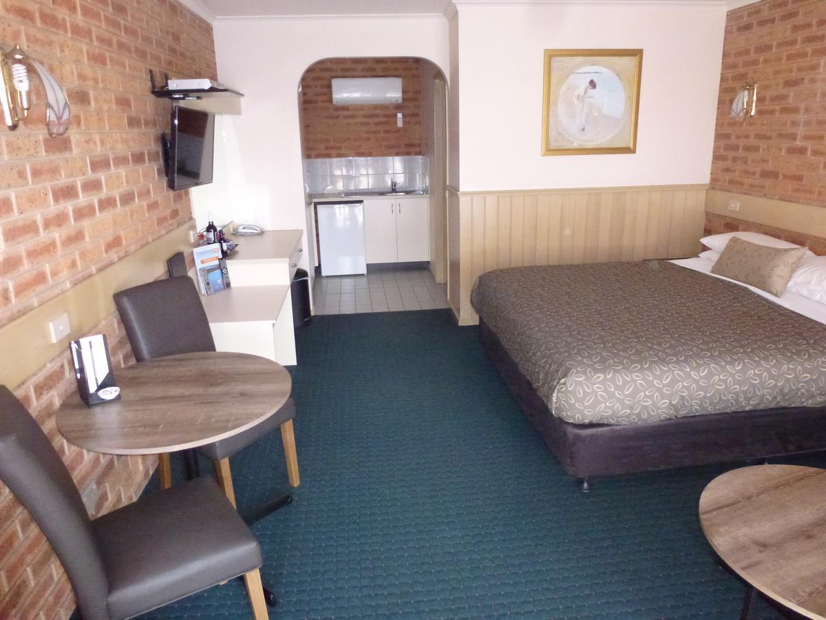 Colonial Motor Inn Bairnsdale Golden Chain Property Extérieur photo
