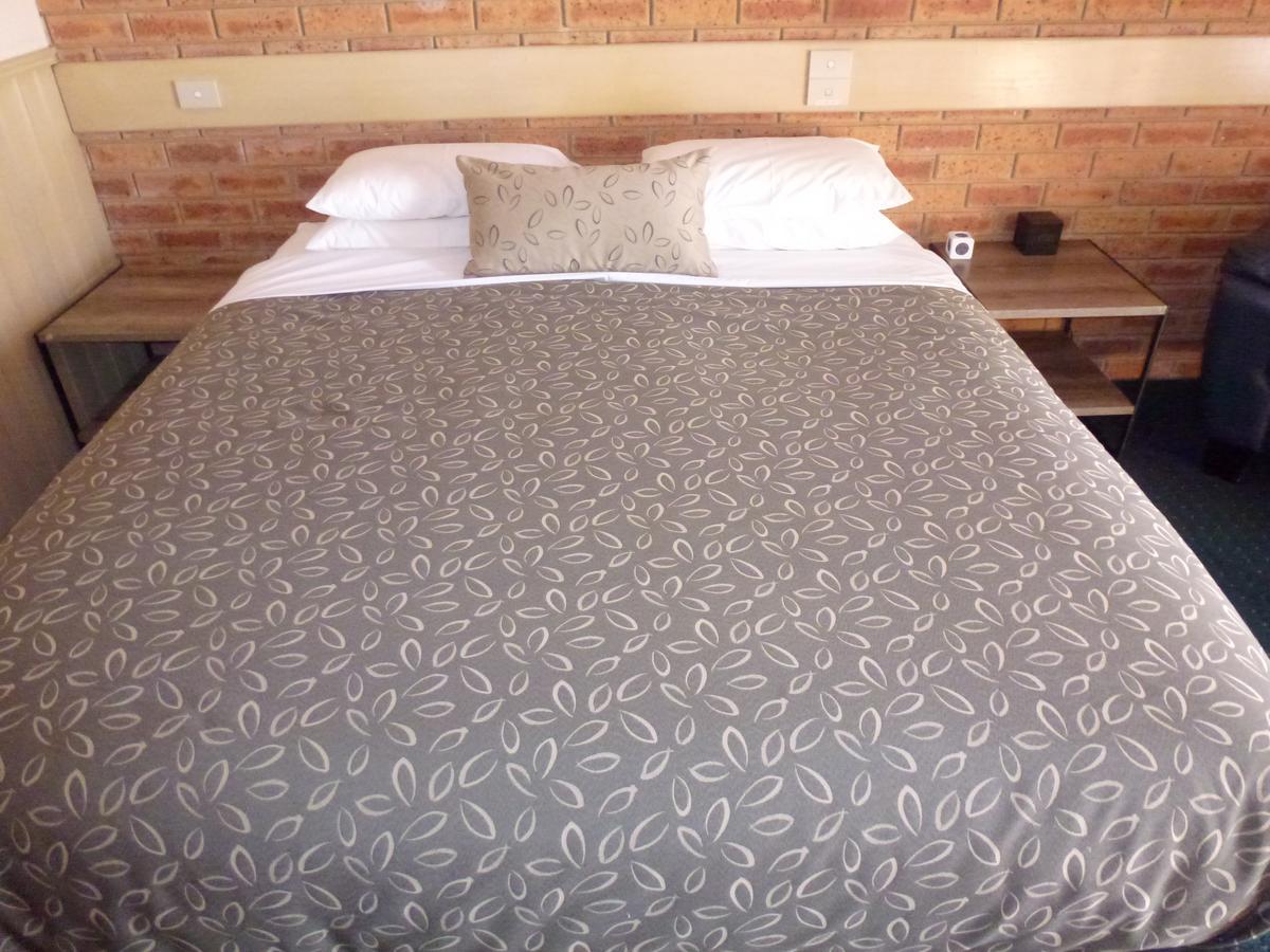 Colonial Motor Inn Bairnsdale Golden Chain Property Extérieur photo