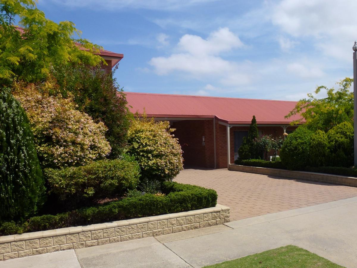 Colonial Motor Inn Bairnsdale Golden Chain Property Extérieur photo