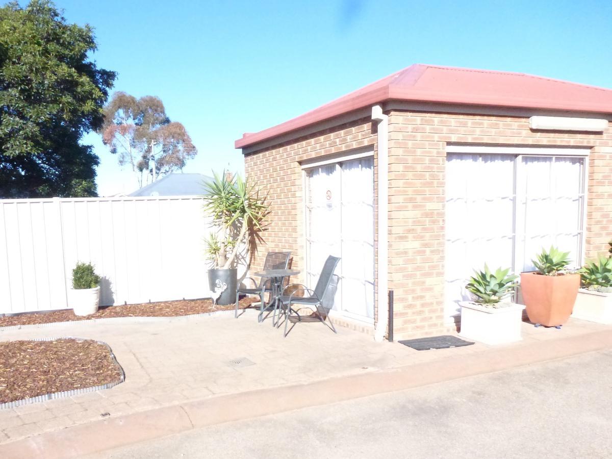 Colonial Motor Inn Bairnsdale Golden Chain Property Extérieur photo