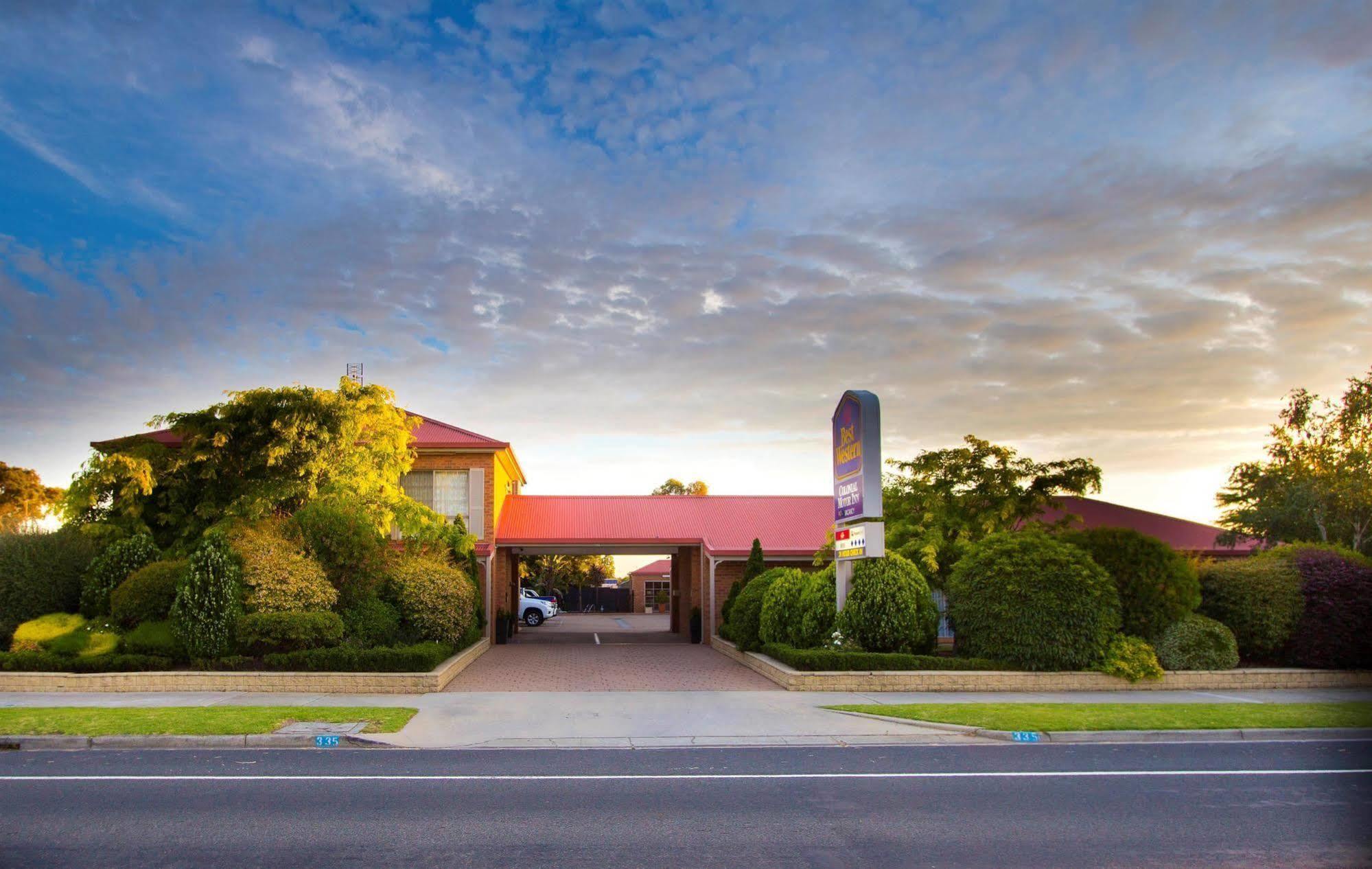 Colonial Motor Inn Bairnsdale Golden Chain Property Extérieur photo