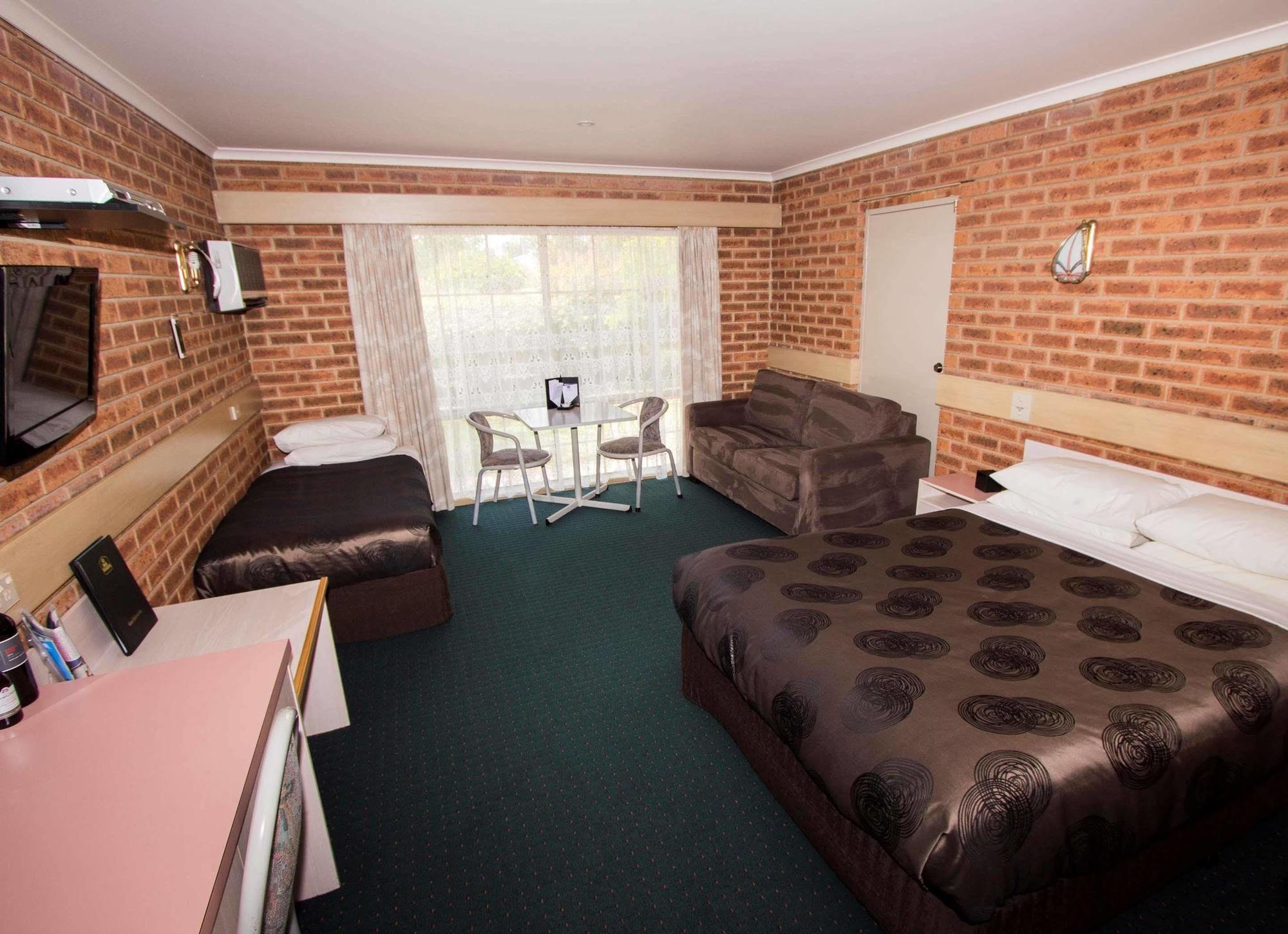 Colonial Motor Inn Bairnsdale Golden Chain Property Extérieur photo