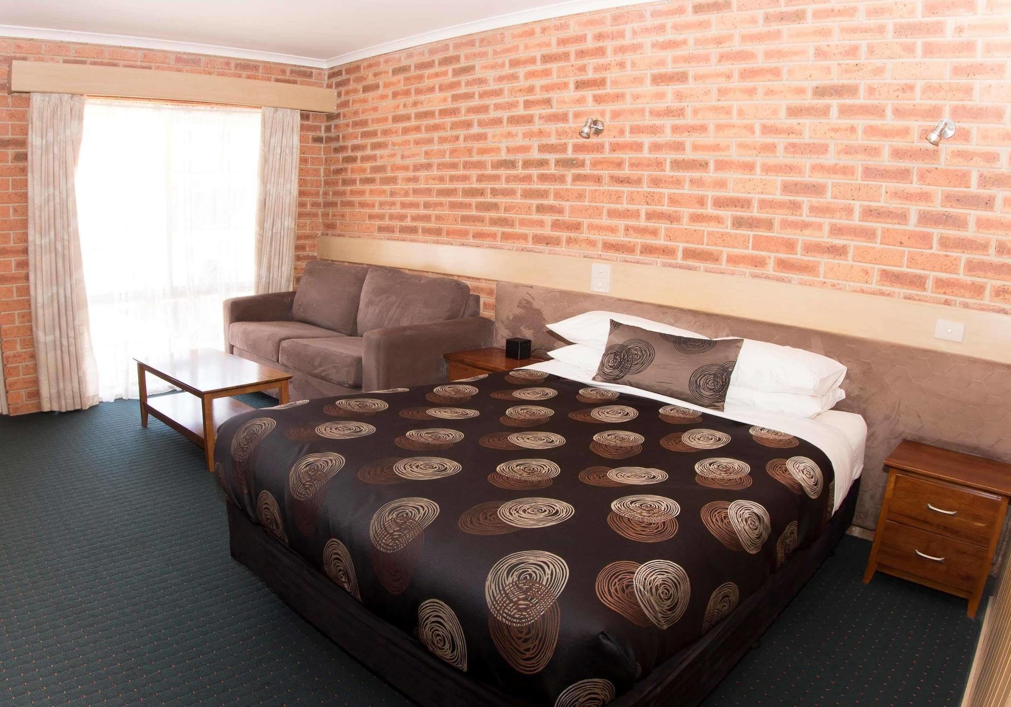 Colonial Motor Inn Bairnsdale Golden Chain Property Extérieur photo