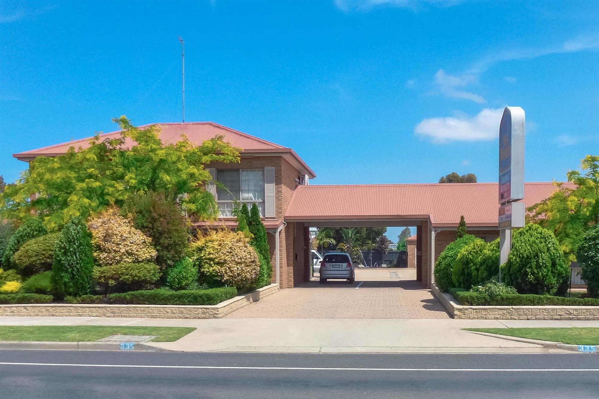 Colonial Motor Inn Bairnsdale Golden Chain Property Extérieur photo