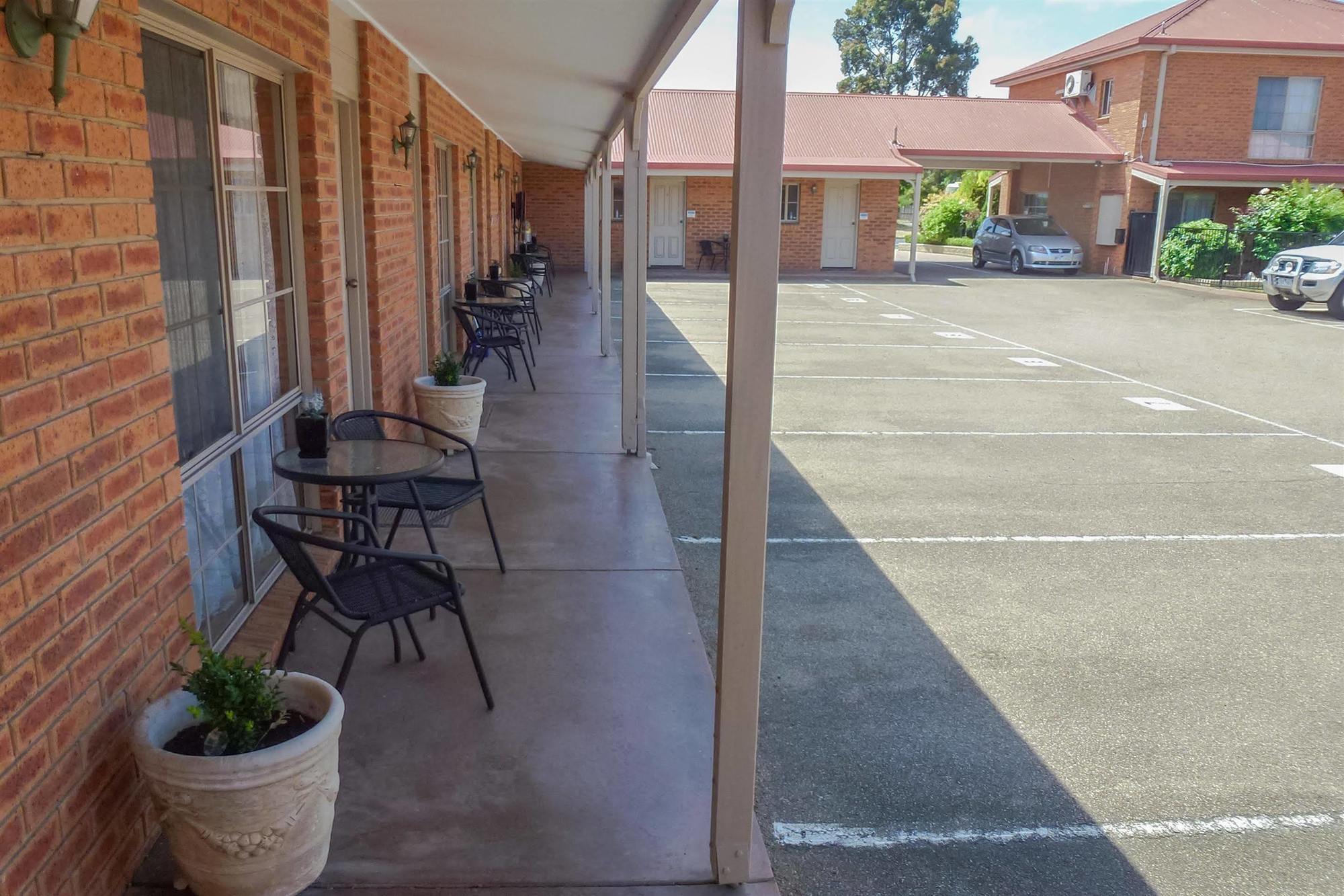 Colonial Motor Inn Bairnsdale Golden Chain Property Extérieur photo