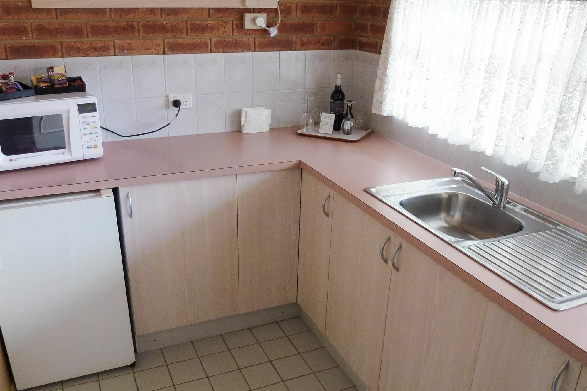Colonial Motor Inn Bairnsdale Golden Chain Property Extérieur photo