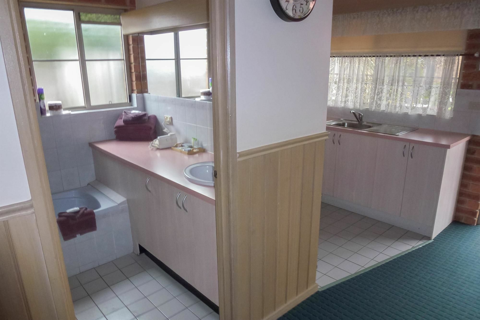 Colonial Motor Inn Bairnsdale Golden Chain Property Extérieur photo