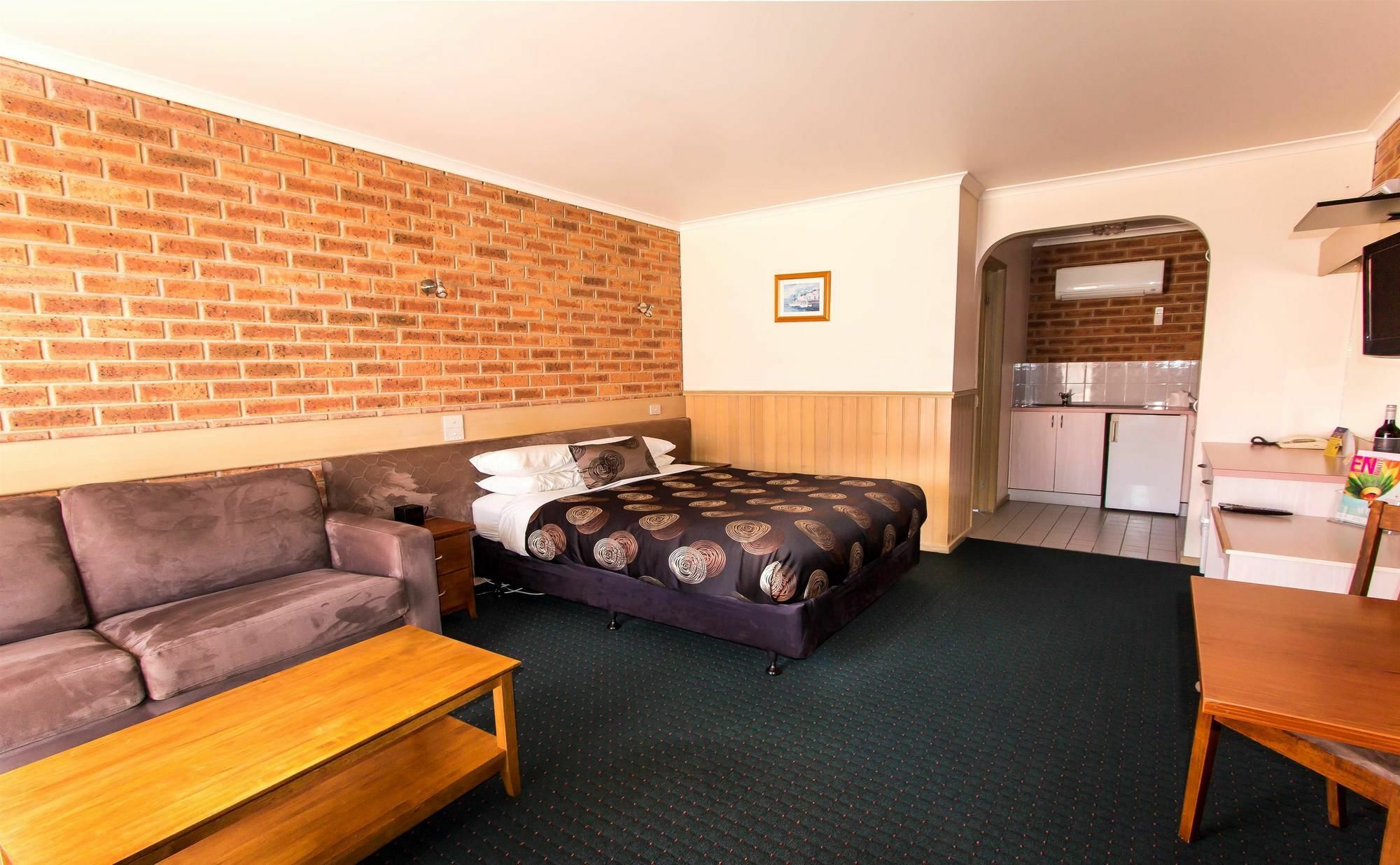 Colonial Motor Inn Bairnsdale Golden Chain Property Extérieur photo