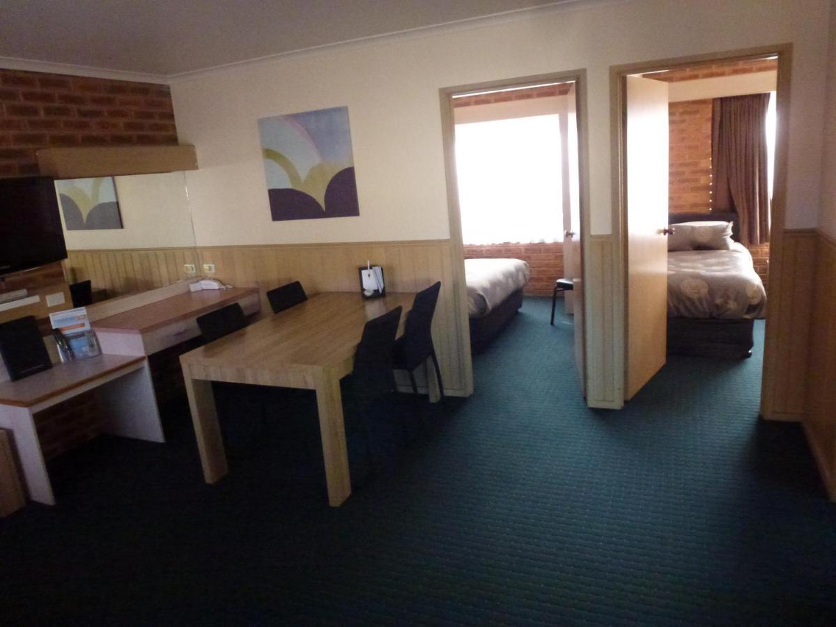 Colonial Motor Inn Bairnsdale Golden Chain Property Extérieur photo