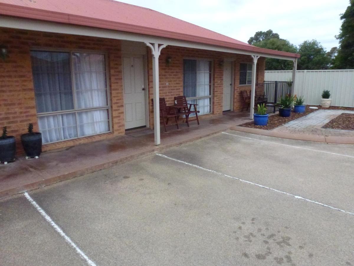 Colonial Motor Inn Bairnsdale Golden Chain Property Extérieur photo